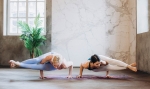 7 Tư Thế Yoga Khởi Động Cho Người Mới Bắt Đầu